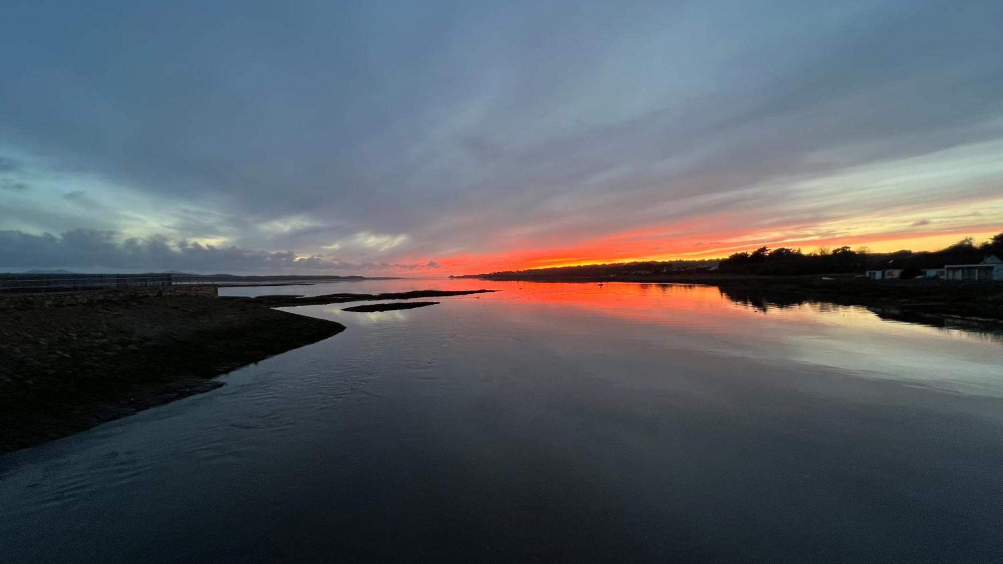 Llanw Malltraeth - Malltraeth Tides Llangadwaladr  Buitenkant foto
